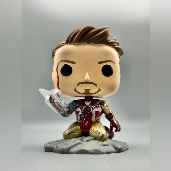 Funko Marvel Avengers Endgame Iron Man Battle Damaged Bobblehead Statue - Picture 1 of 3